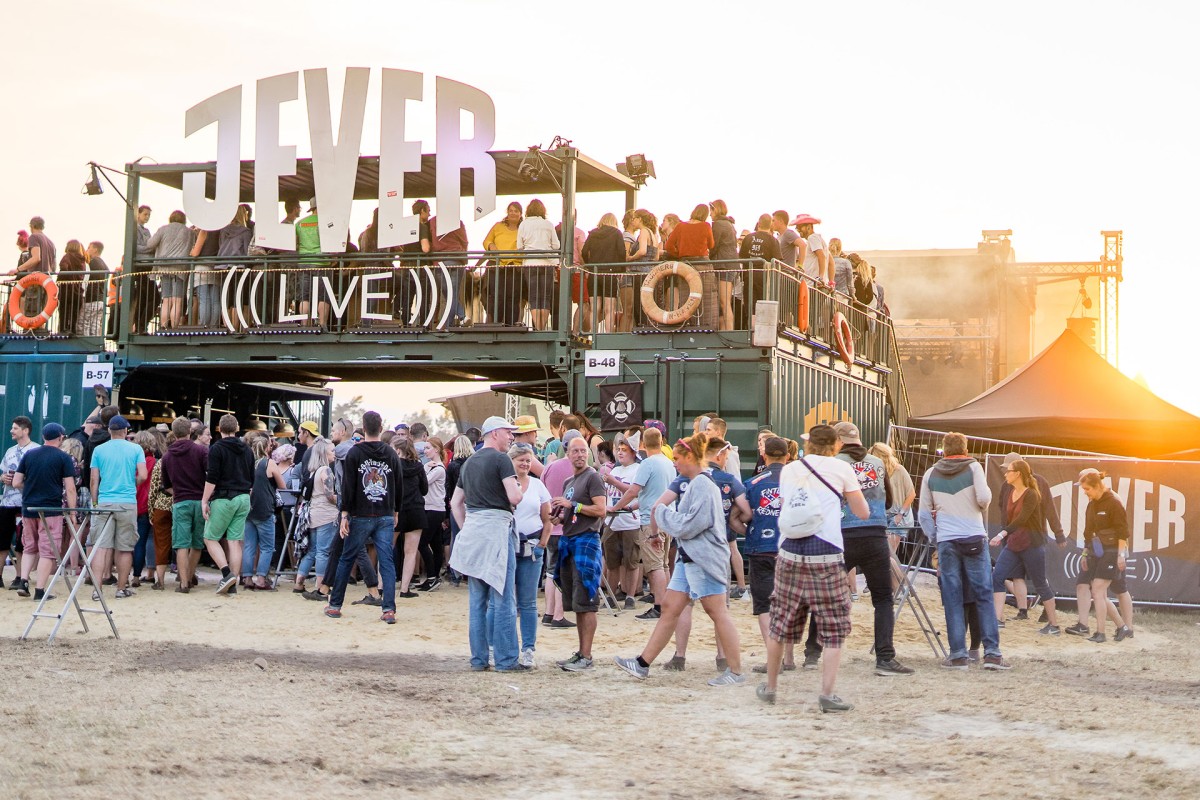 Jever beim Deichbrand Festival